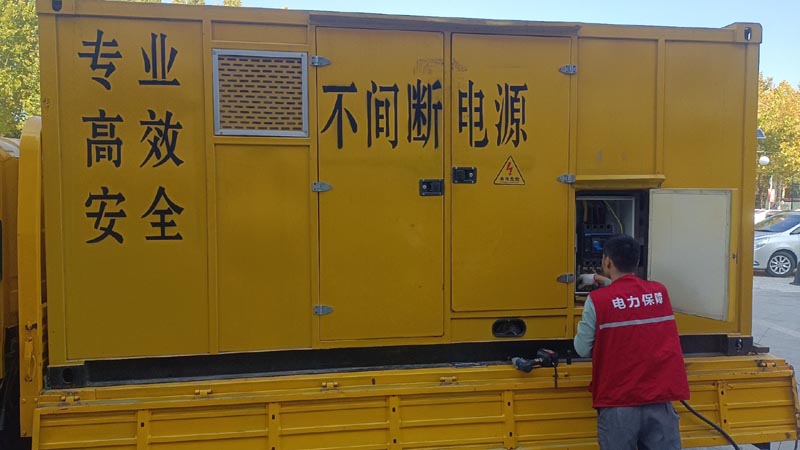 勐腊柴油发电机组和UPS电源配合使用时，如何避免切换过程中的电力中断？